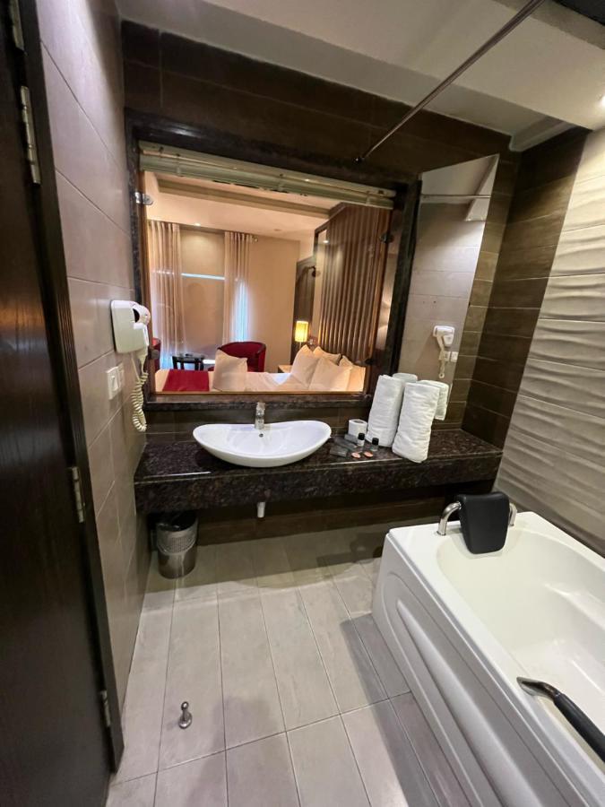 Lahore Continental Hotel Kültér fotó